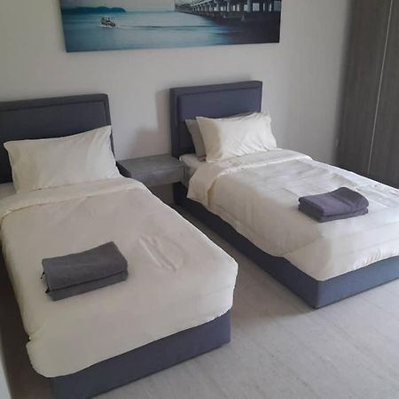 บาย เดอะ ซี สวีท - เอสดีบี โฮสต์ Apartment บาตูเฟอริงกี ภายนอก รูปภาพ